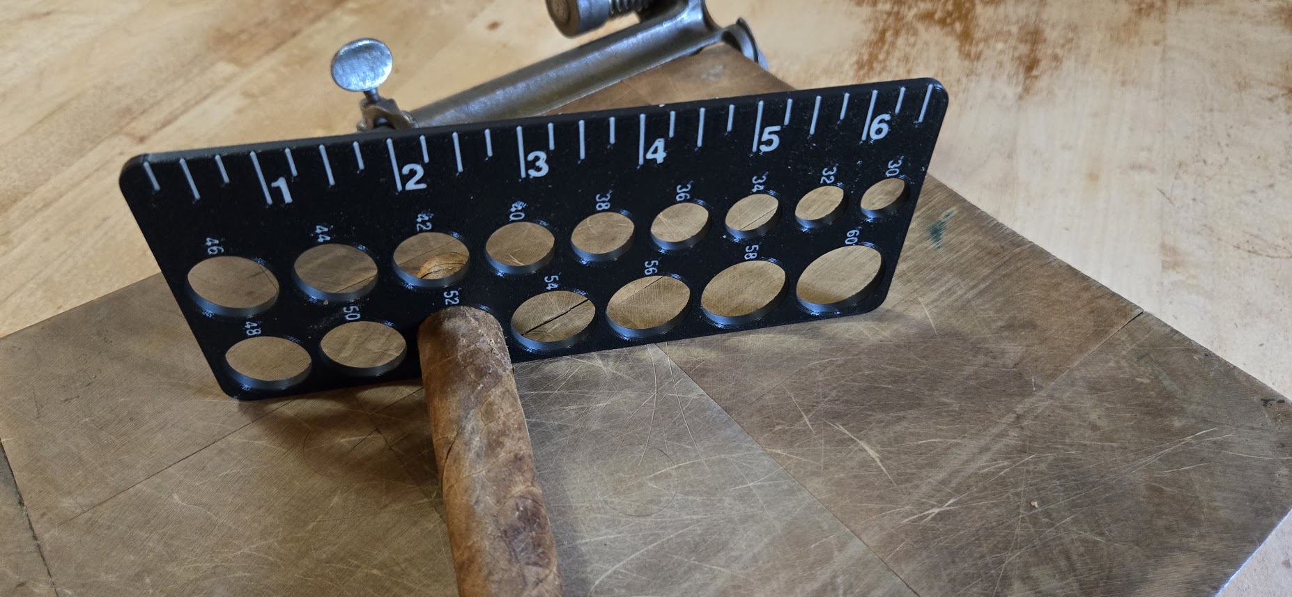 Cigar ring gauge measurement tool included with the starter kit